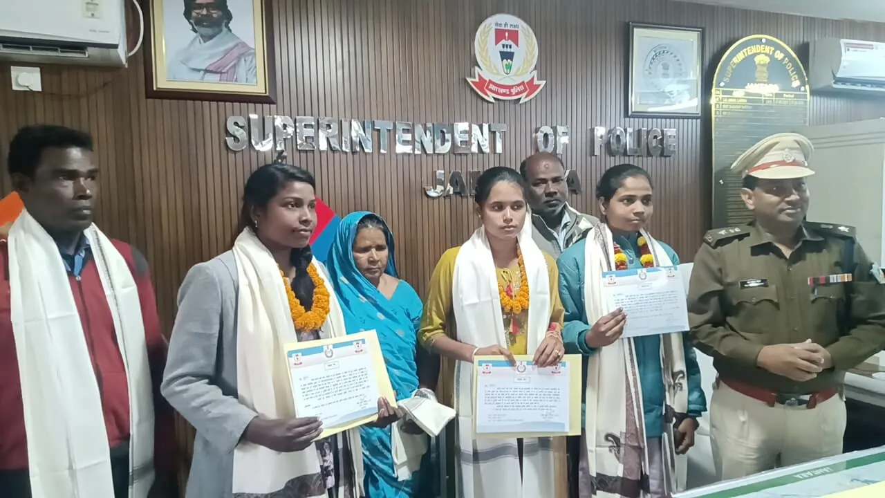 मिहिजाम की बेटियां: केंद्रीय सुरक्षा बलों में चयन, SP ने किया सम्मानित